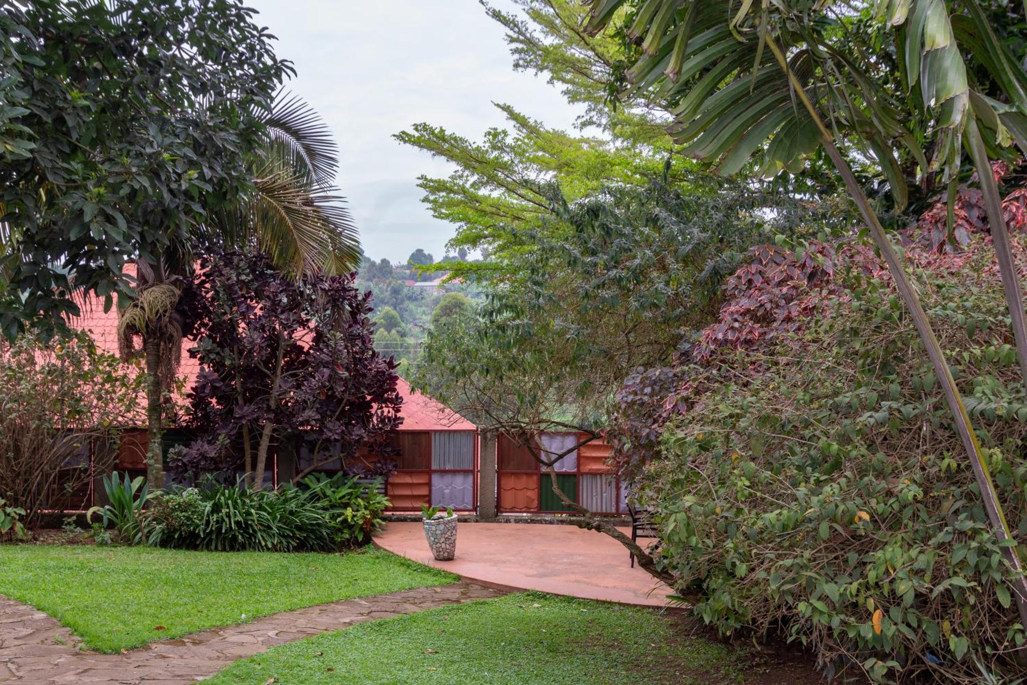 Dutchess Hotel And Restaurant Fort Portal Esterno foto